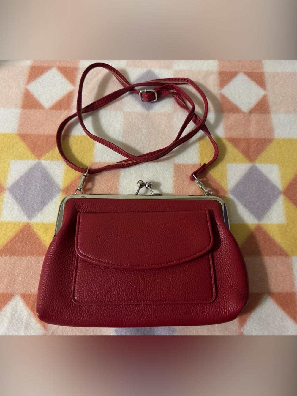 Women's Red Leather Kiss-Lock Crossbody Bag